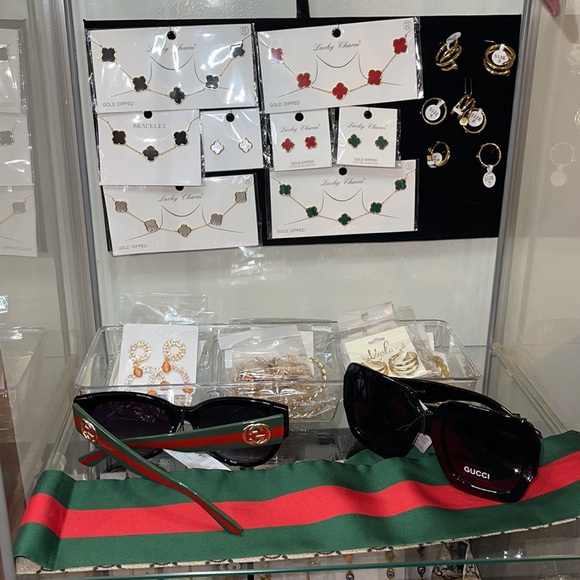 Showcase Displays ✨ Please Read the Description ✨Inspired in different brands ✨ - Picture 3 of 5